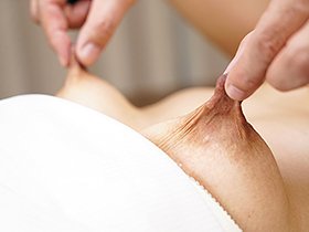 突然背後から乳揉まれ中出しされる熟女妻　サンプル画像05